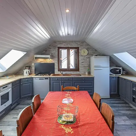 Maison De Village 8 Pers, 3 Ch, Proche Ski, Cuisine Equipee, Parking, Bebe Et Animaux Bienvenus - Fr-1-402-137 Holiday home Betpouey