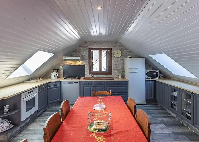 Maison De Village 8 Pers, 3 Ch, Proche Ski, Cuisine Equipee, Parking, Bebe Et Animaux Bienvenus - Fr-1-402-137 Holiday home Betpouey